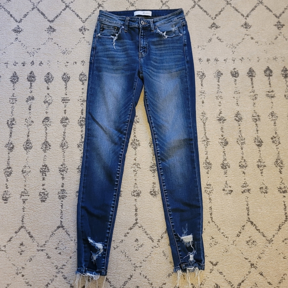 Kancan size 7 or size 27 distressed jeans